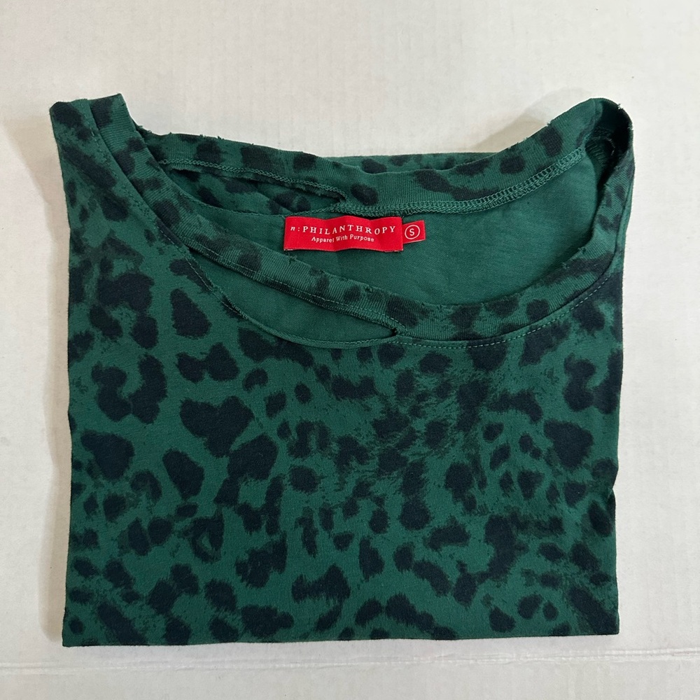 n:PHILANTHROPY Green Leopard Print Cutout Back Tee Size Small